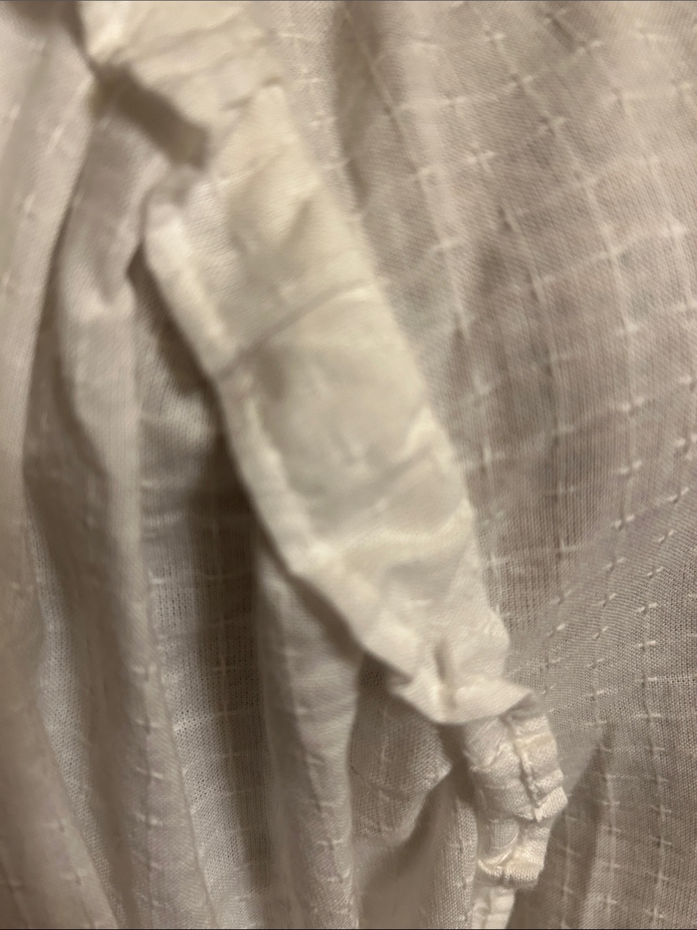 Universal Thread White Textured Top with Ruffle Trim - Picture 4 of 7